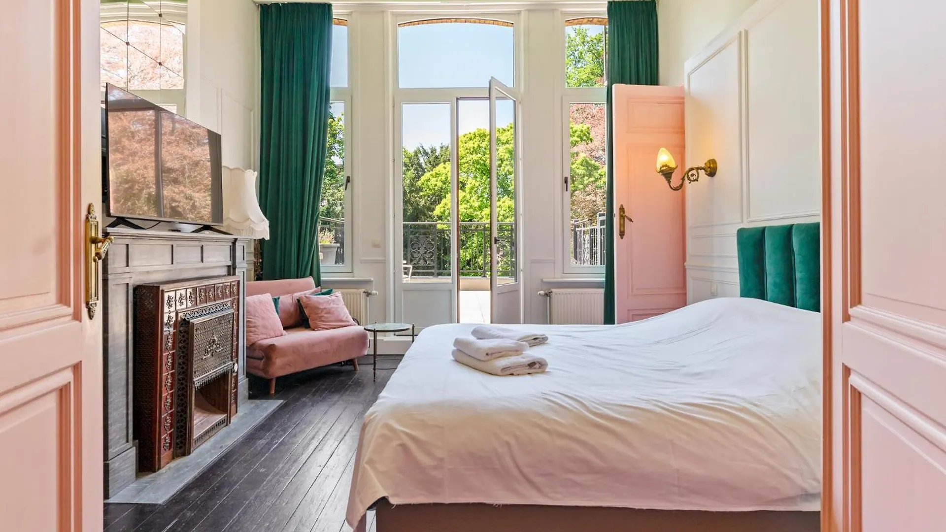 Apartment B&B Baron Osy Suite Terrace Belgium